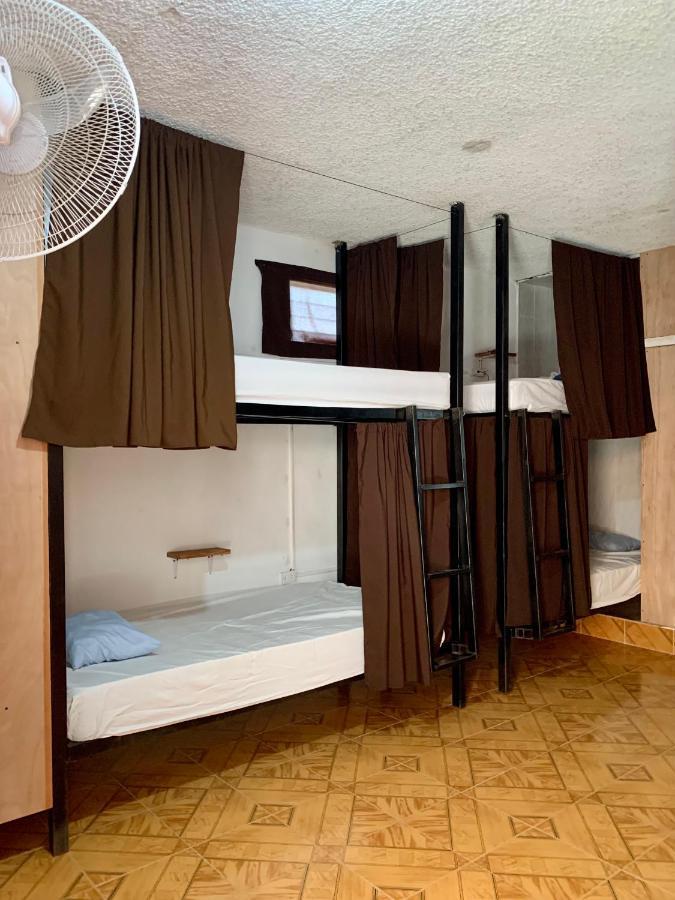 Spanglish Hostel Valladolid  Eksteriør billede