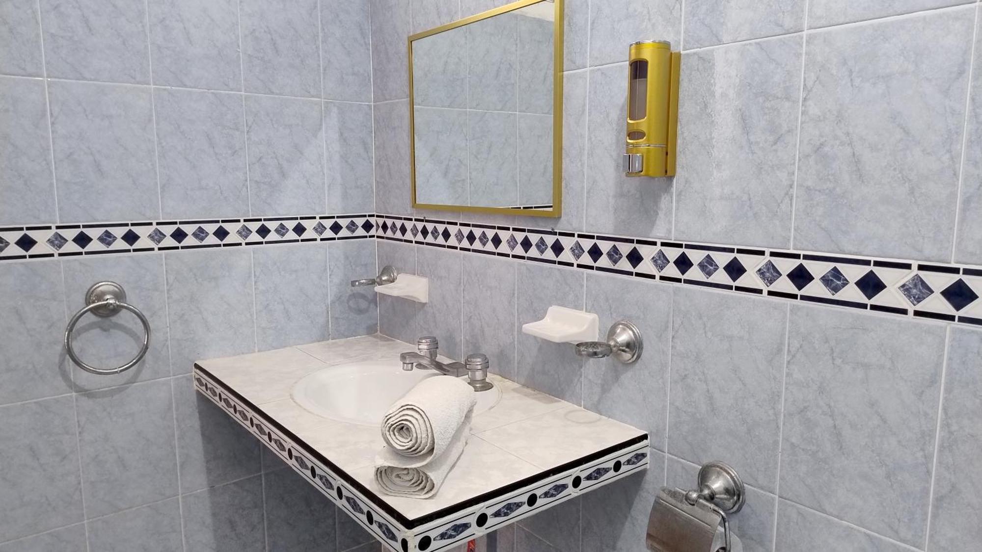 Spanglish Hostel Valladolid  Eksteriør billede